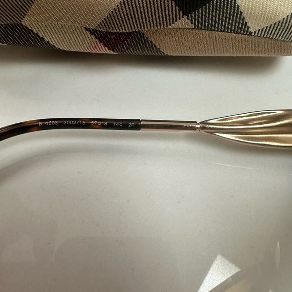 BURBERRY leopard polarized sunglasses - Picture 4 of 4